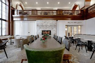 hotel fort des moines curio collection by hilton