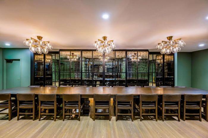 hotel fort des moines curio collection by hilton