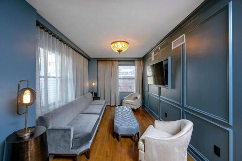 hotel fort des moines curio collection by hilton