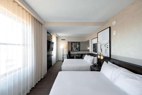 hotel fort des moines curio collection by hilton