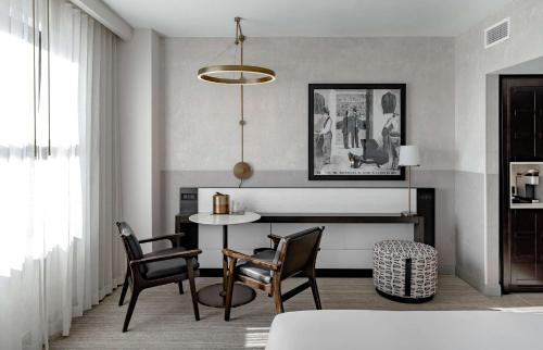 hotel fort des moines curio collection by hilton