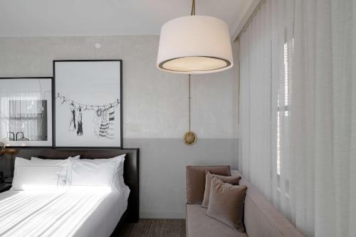 hotel fort des moines curio collection by hilton