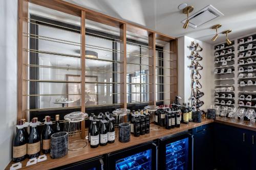 hotel fort des moines curio collection by hilton