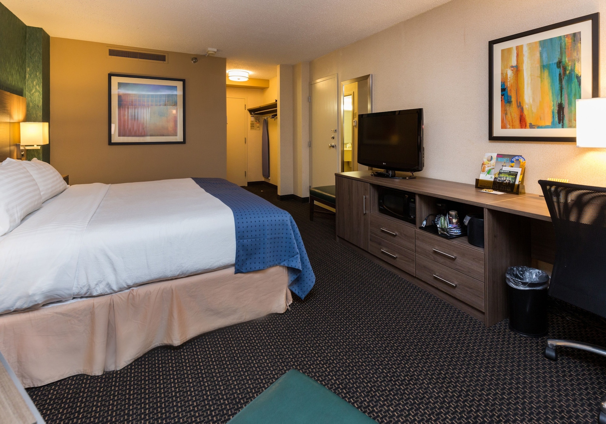 holiday inn downtown mercy area by ihg