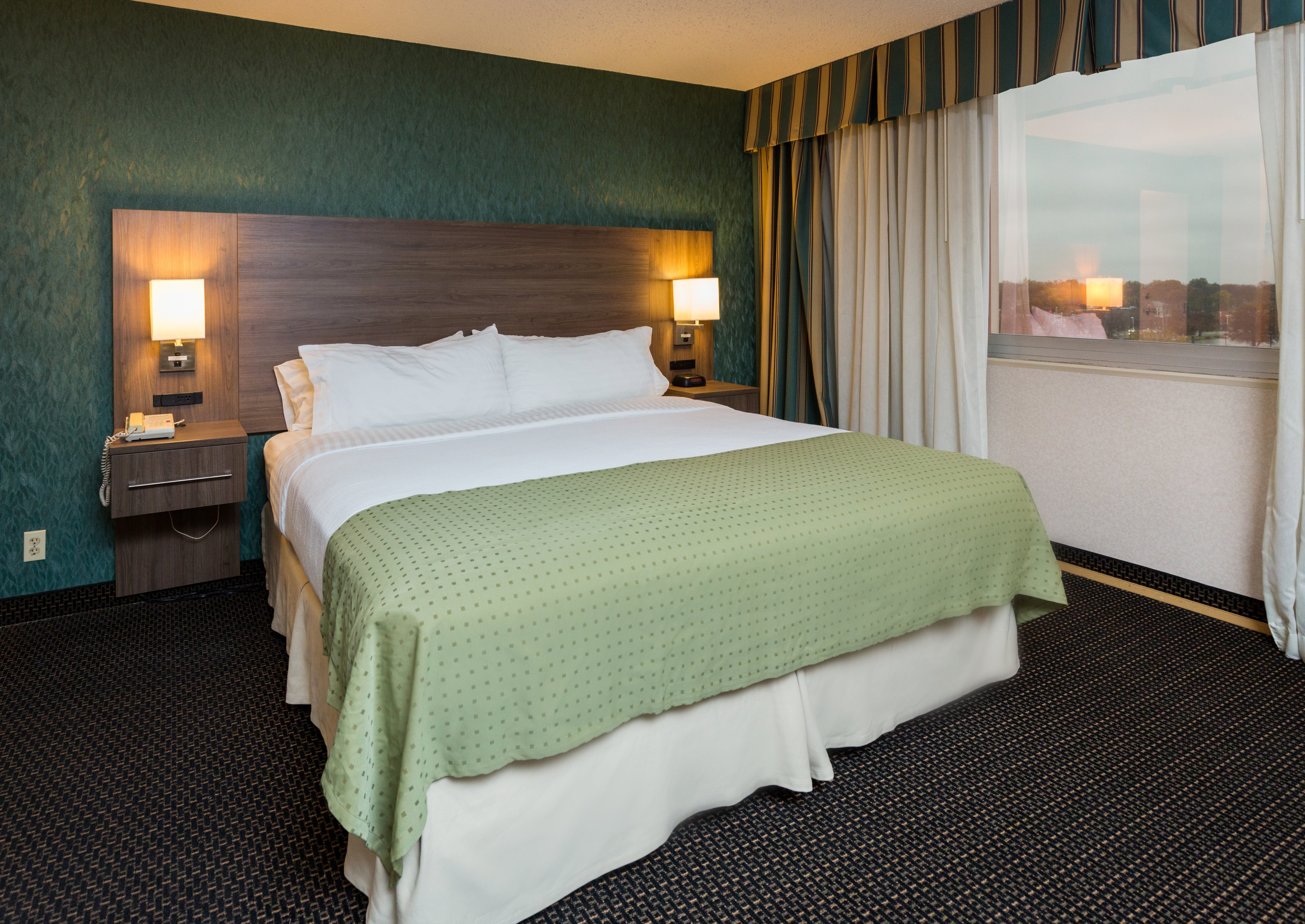 holiday inn downtown mercy area by ihg