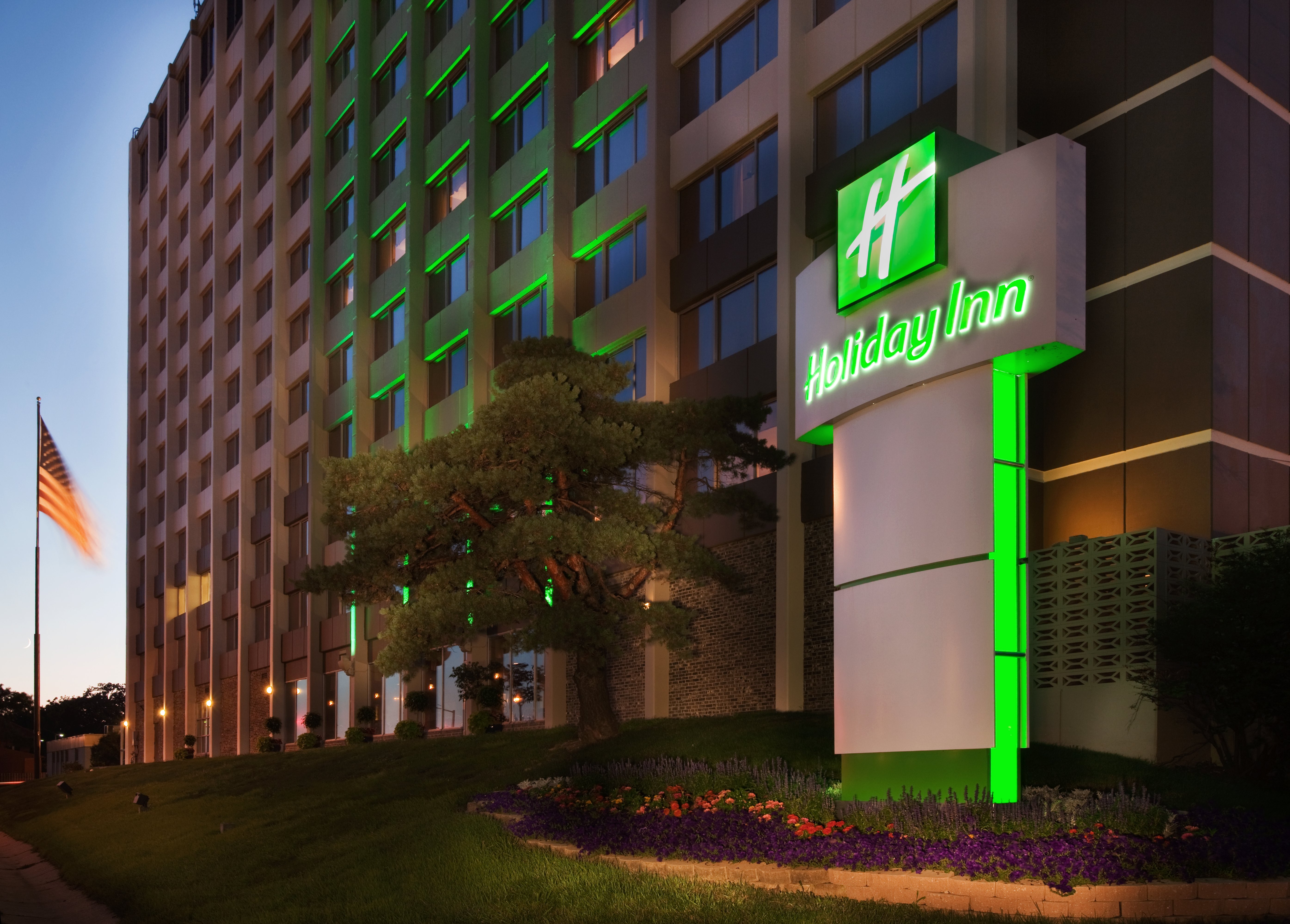holiday inn downtown mercy area by ihg