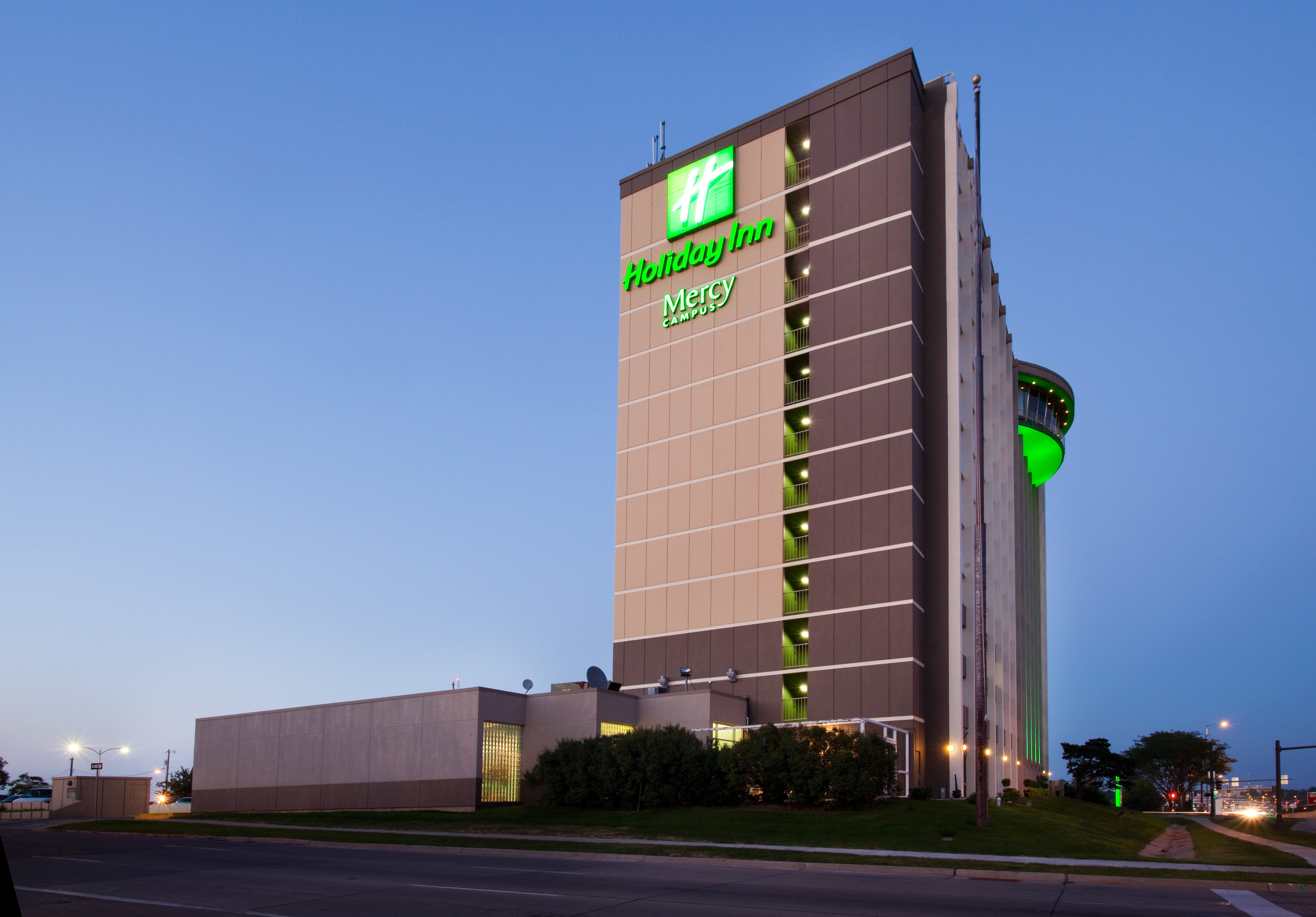 holiday inn downtown mercy area by ihg