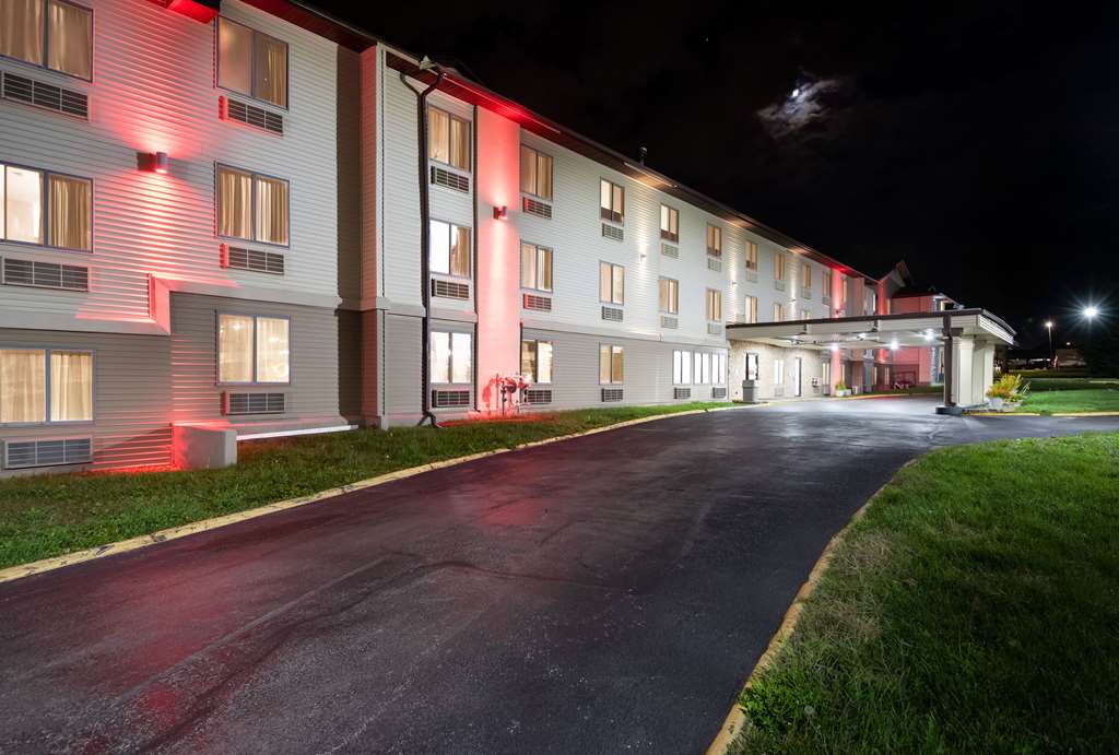 econo lodge inn and suites des moines merle hays road