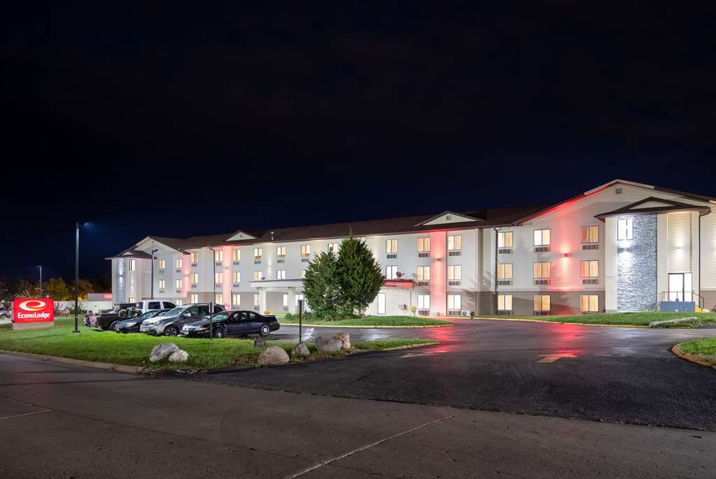 econo lodge inn and suites des moines merle hays road