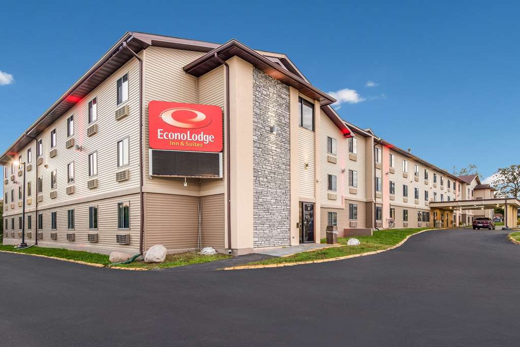 econo lodge inn and suites des moines merle hays road