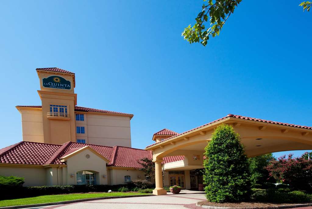 la quinta inn and suites by wyndham greensboro nc