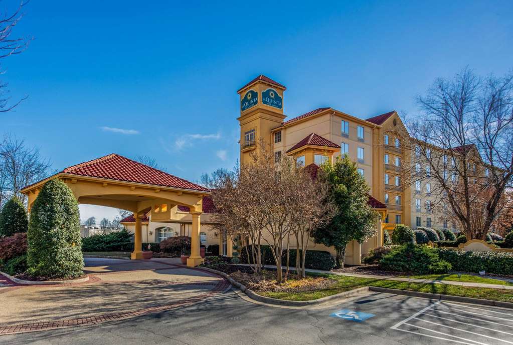 la quinta inn and suites by wyndham greensboro nc