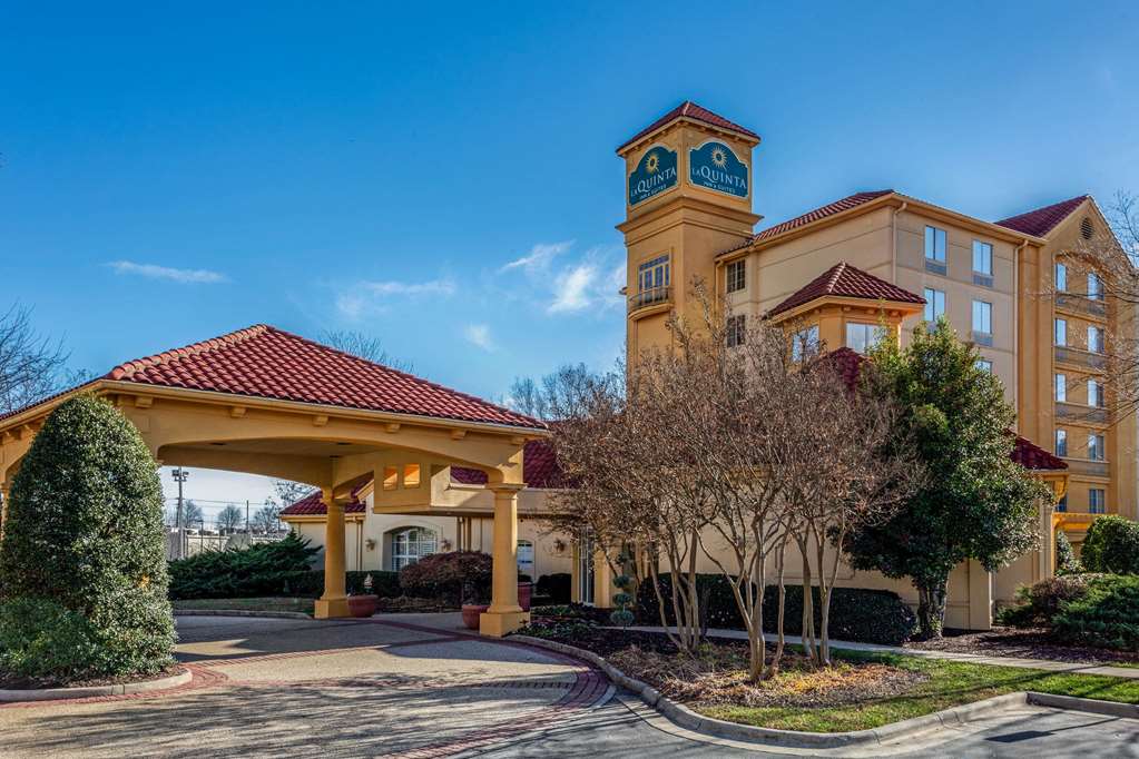 la quinta inn and suites by wyndham greensboro nc