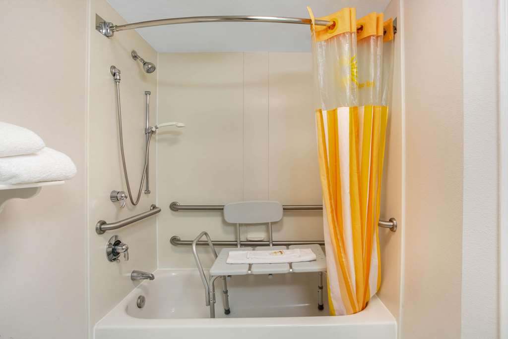 la quinta inn and suites by wyndham greensboro nc