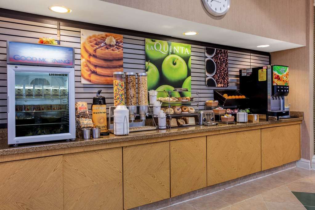 la quinta inn and suites by wyndham greensboro nc