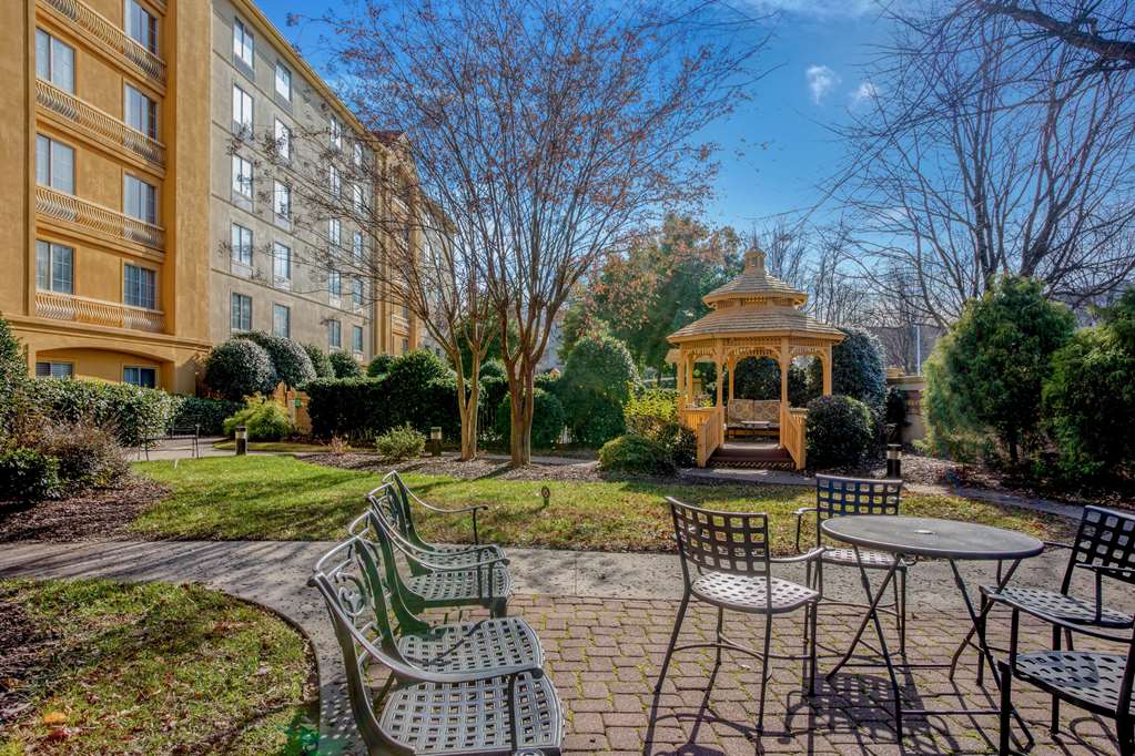 la quinta inn and suites by wyndham greensboro nc