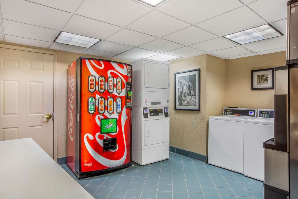 la quinta inn and suites by wyndham greensboro nc