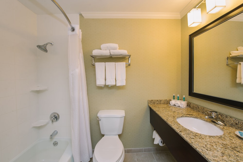holiday inn express and suites merrimack by ihg