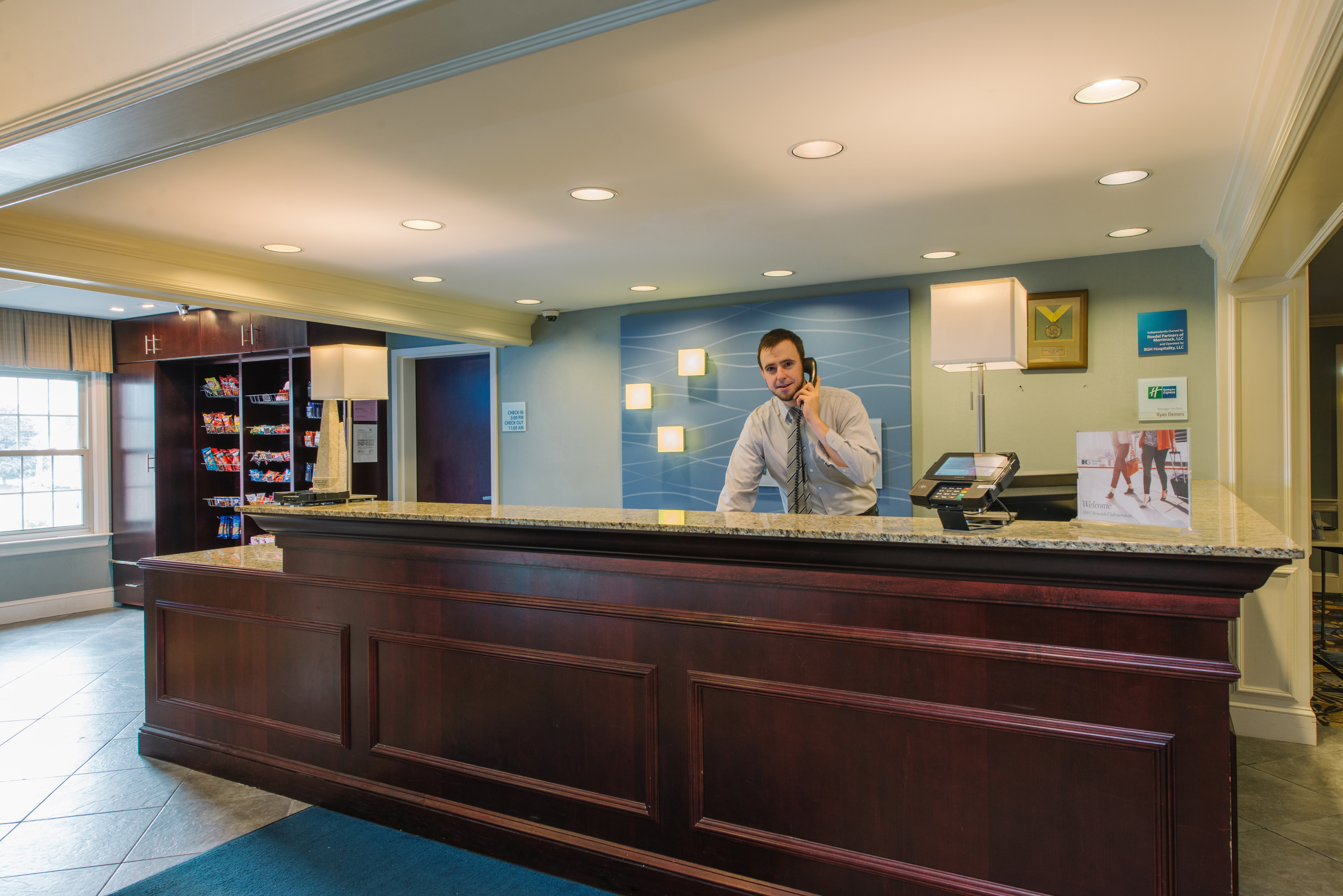 holiday inn express and suites merrimack by ihg
