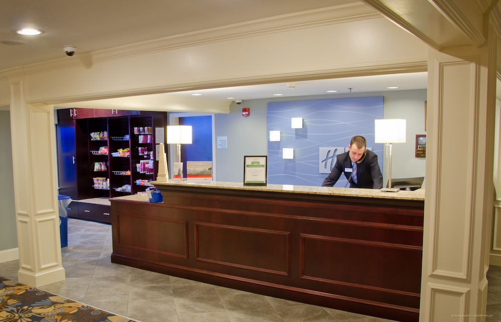 holiday inn express and suites merrimack by ihg