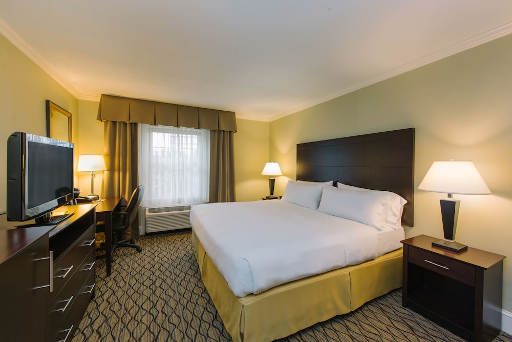 holiday inn express and suites merrimack by ihg
