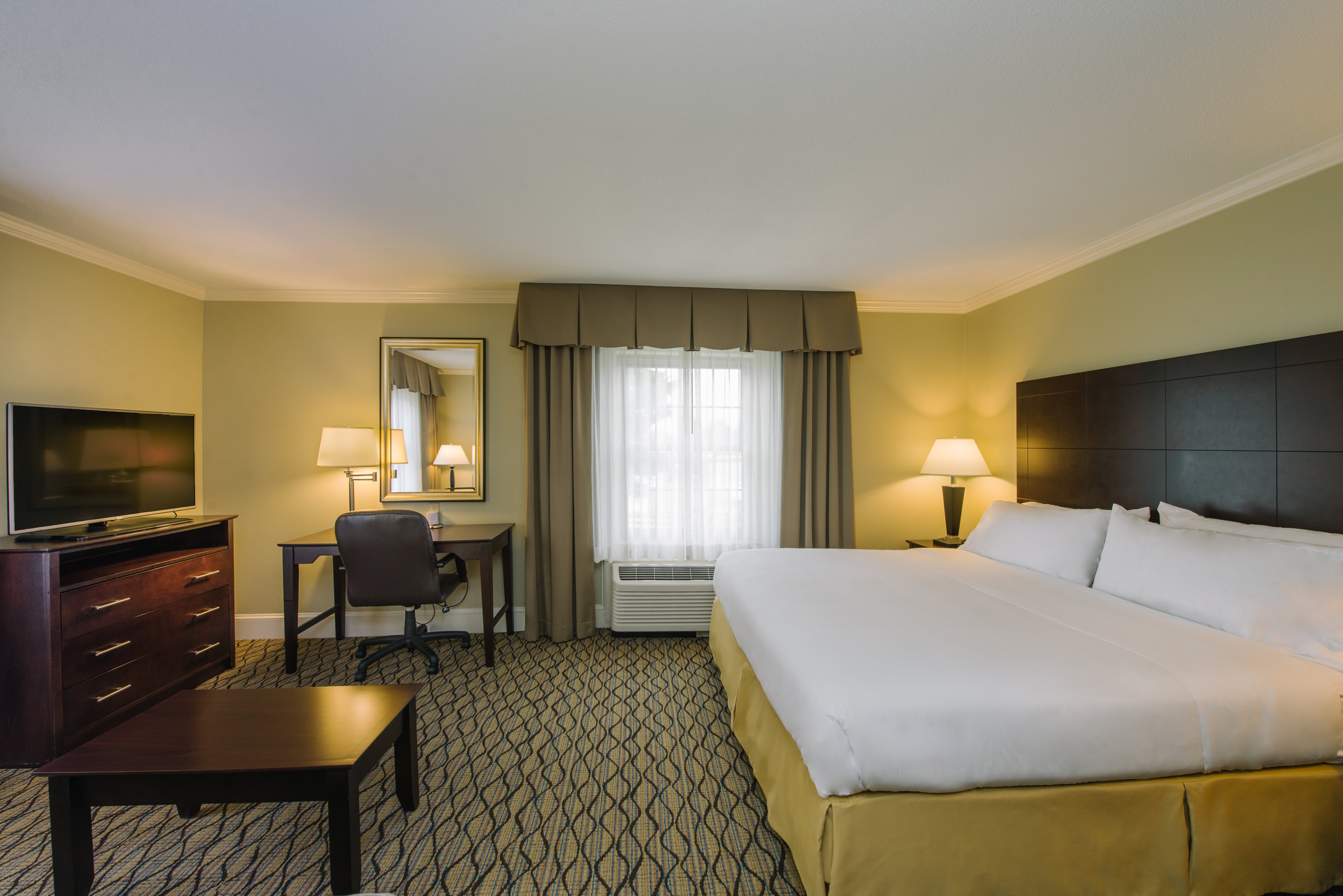 holiday inn express and suites merrimack by ihg