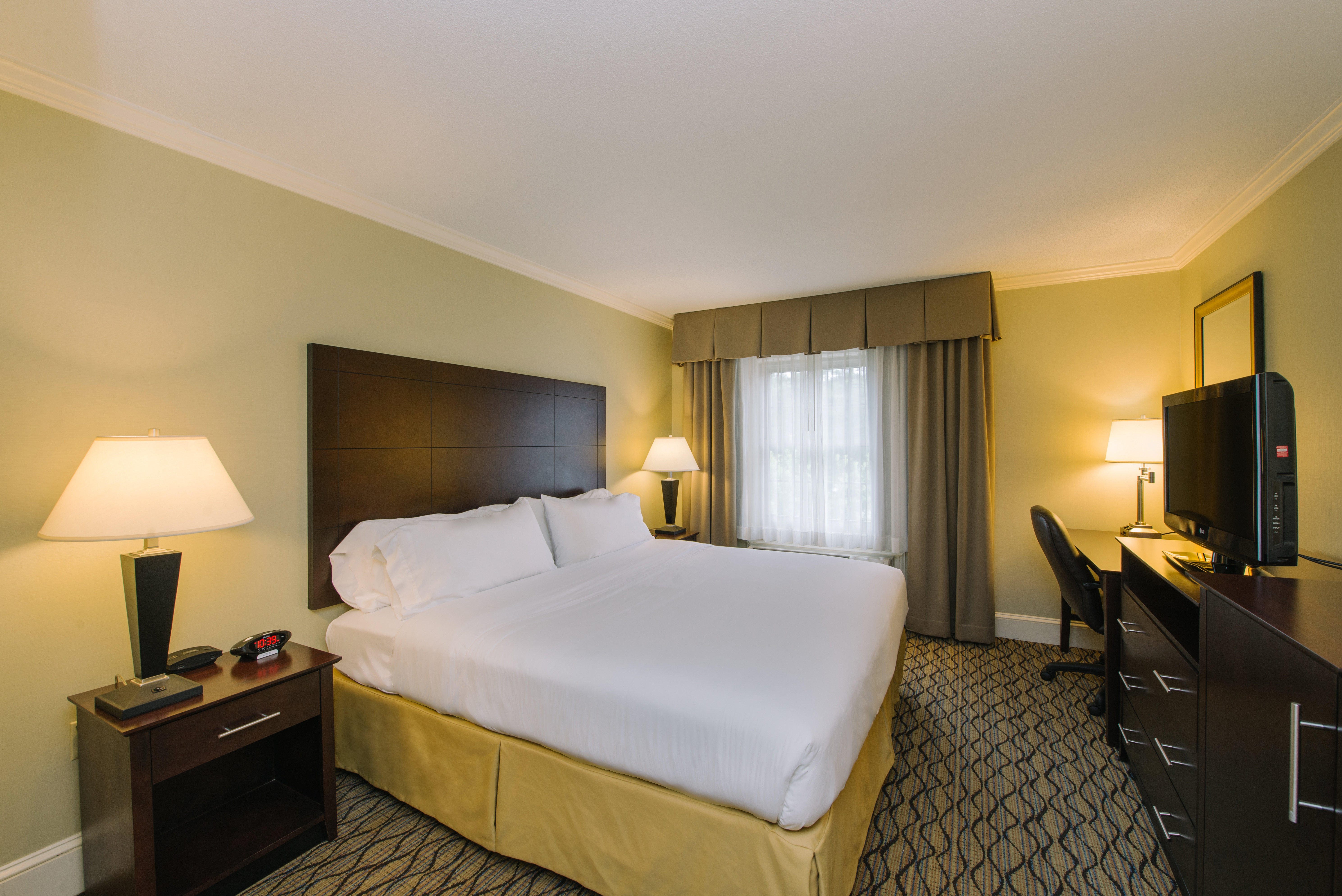 holiday inn express and suites merrimack by ihg