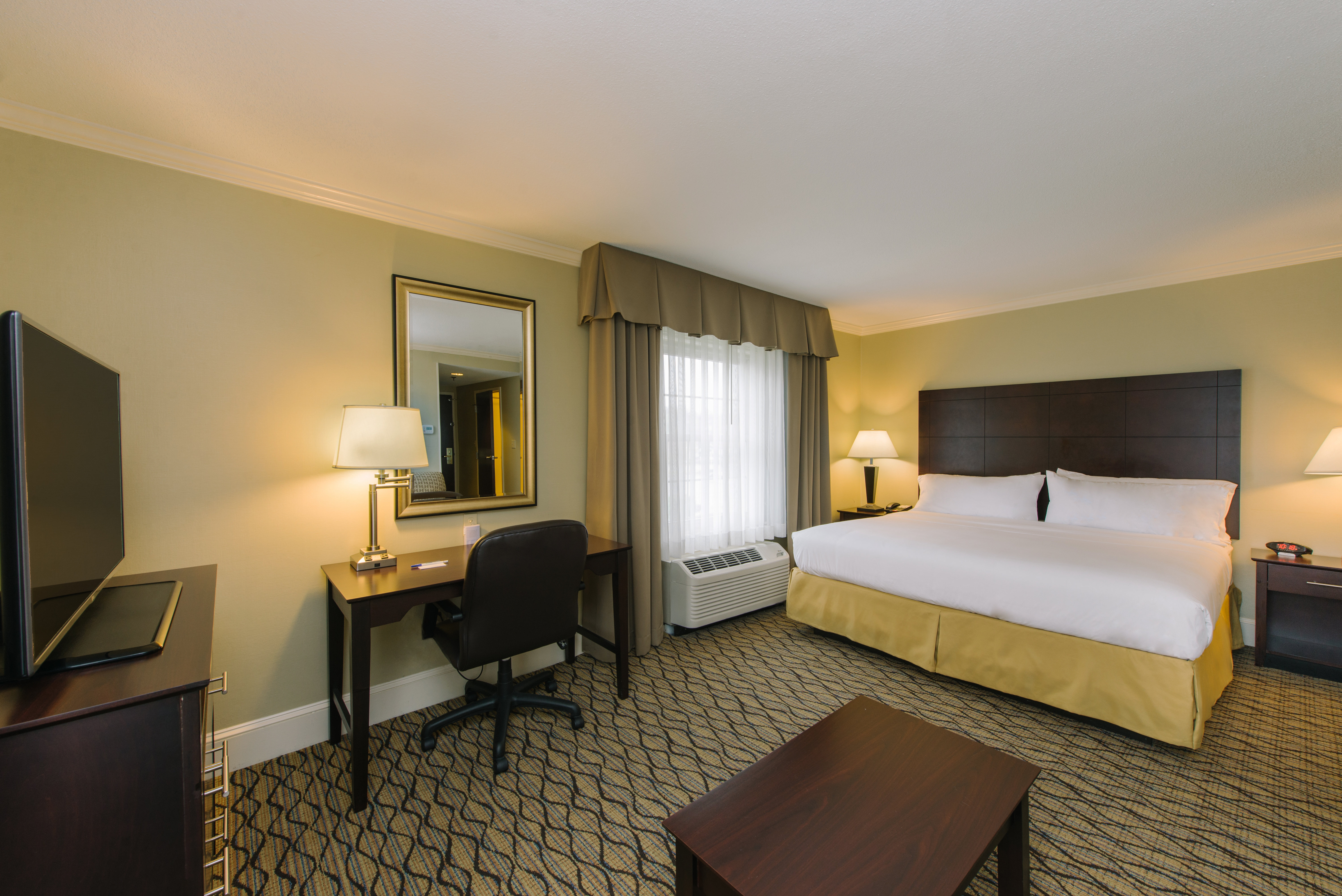 holiday inn express and suites merrimack by ihg