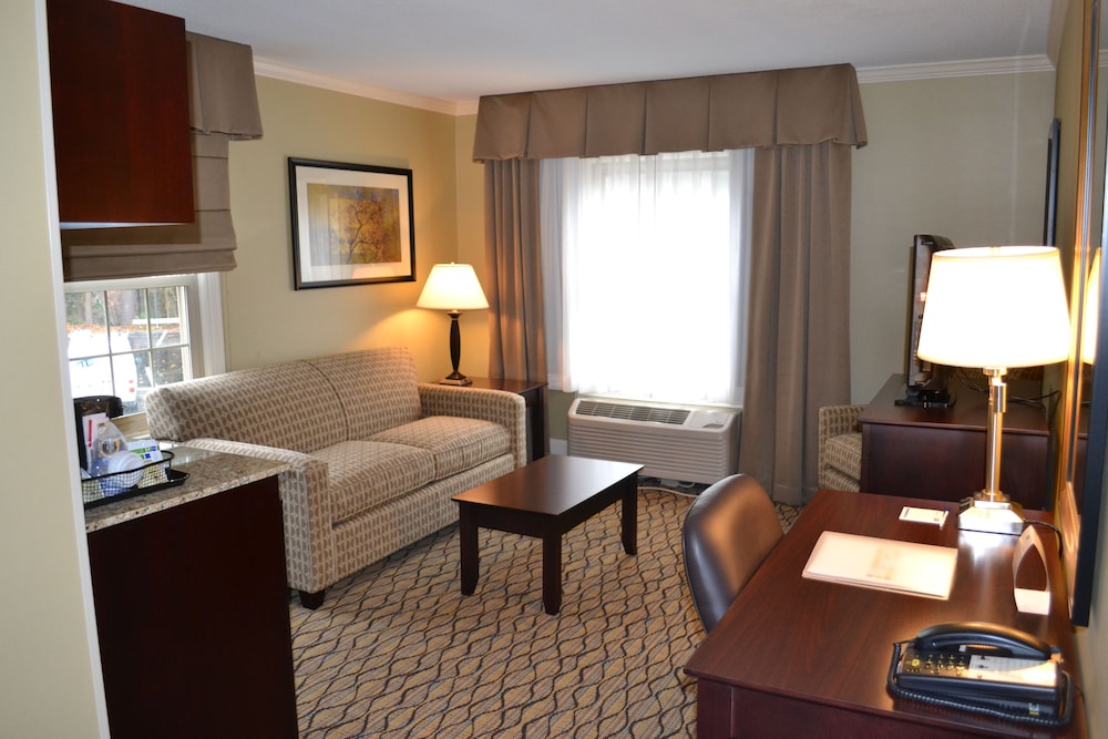 holiday inn express and suites merrimack by ihg