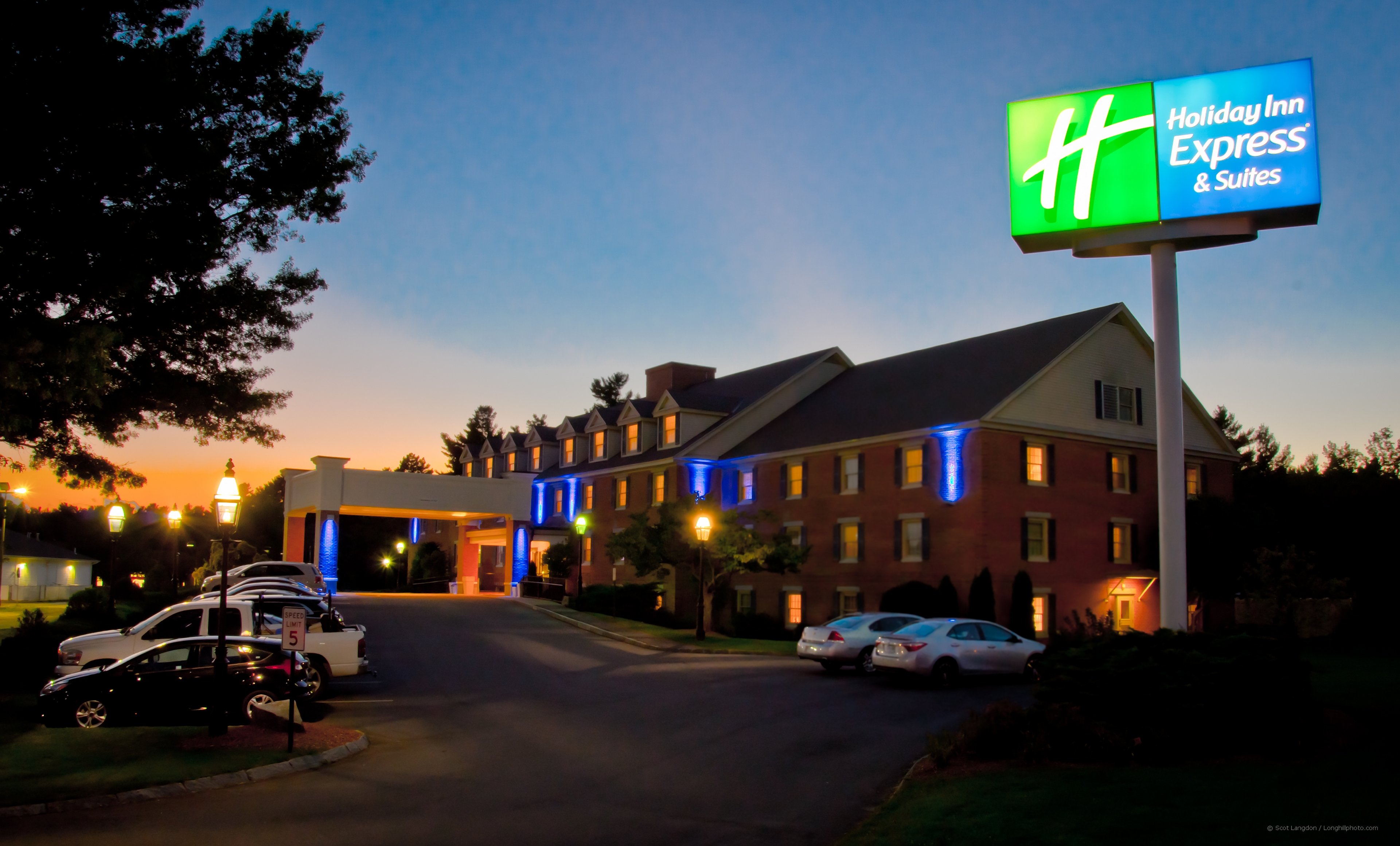 holiday inn express and suites merrimack by ihg