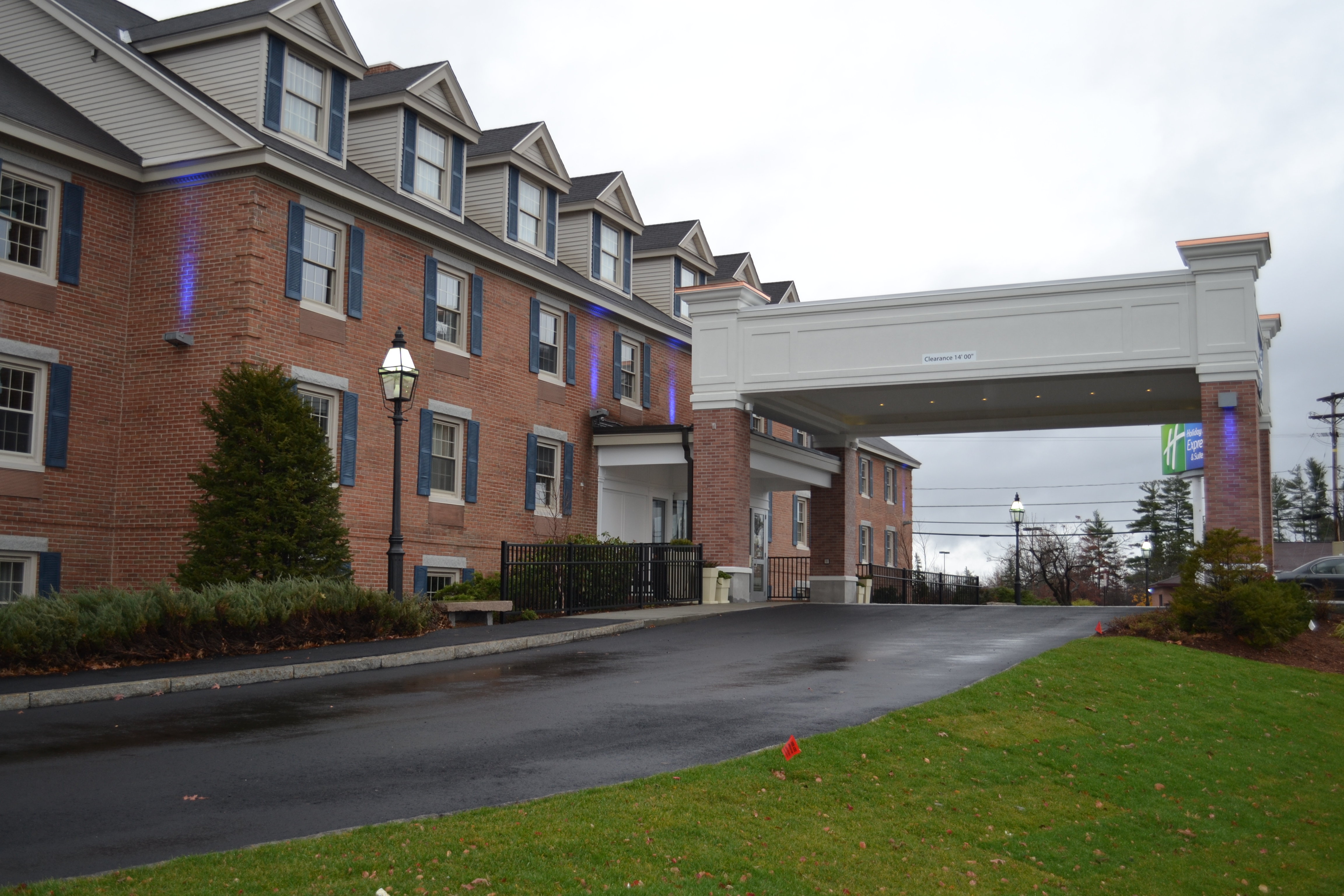 holiday inn express and suites merrimack by ihg