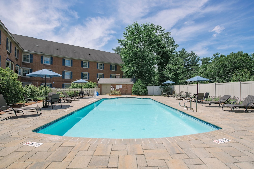 holiday inn express and suites merrimack by ihg