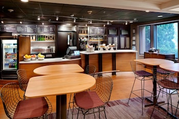 courtyard by marriott state college