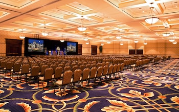 hotel roanoke and conference ctr curio collection by hilton