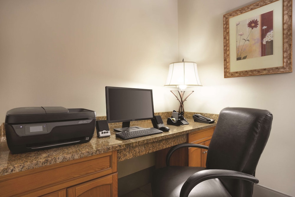 country inn and suites by radisson moline airport il