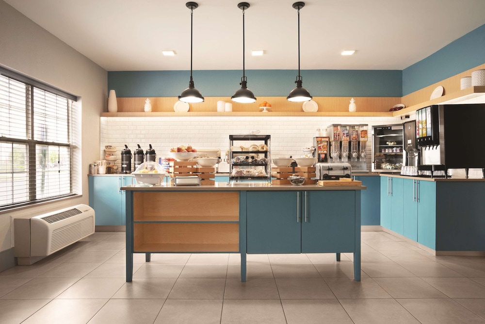 country inn and suites by radisson moline airport il