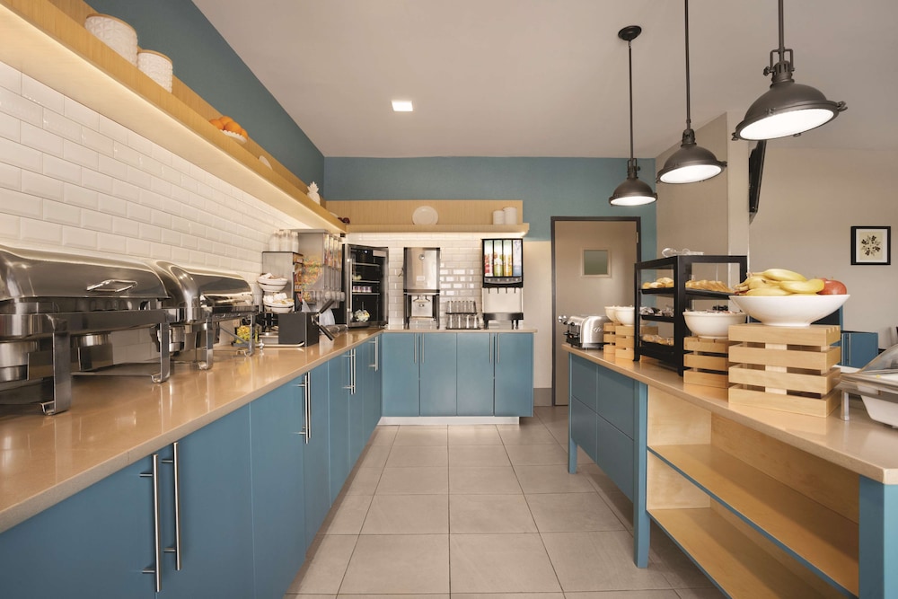 country inn and suites by radisson moline airport il