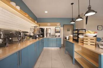 country inn and suites by radisson moline airport il