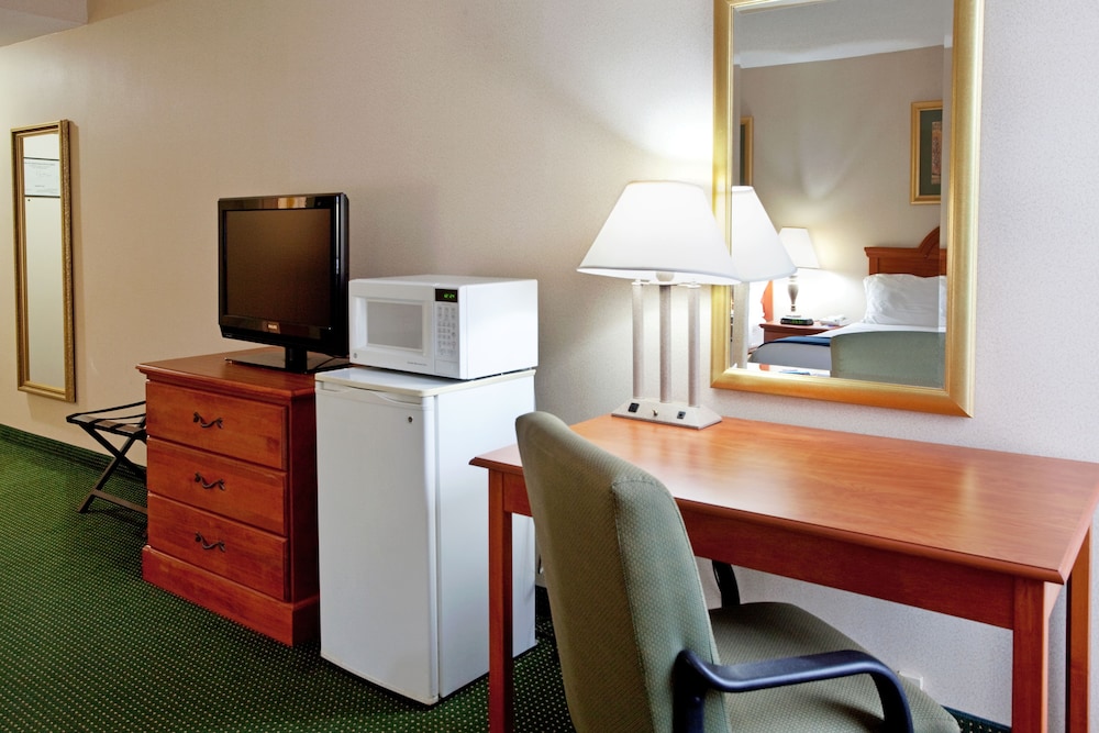 holiday inn express anderson by ihg