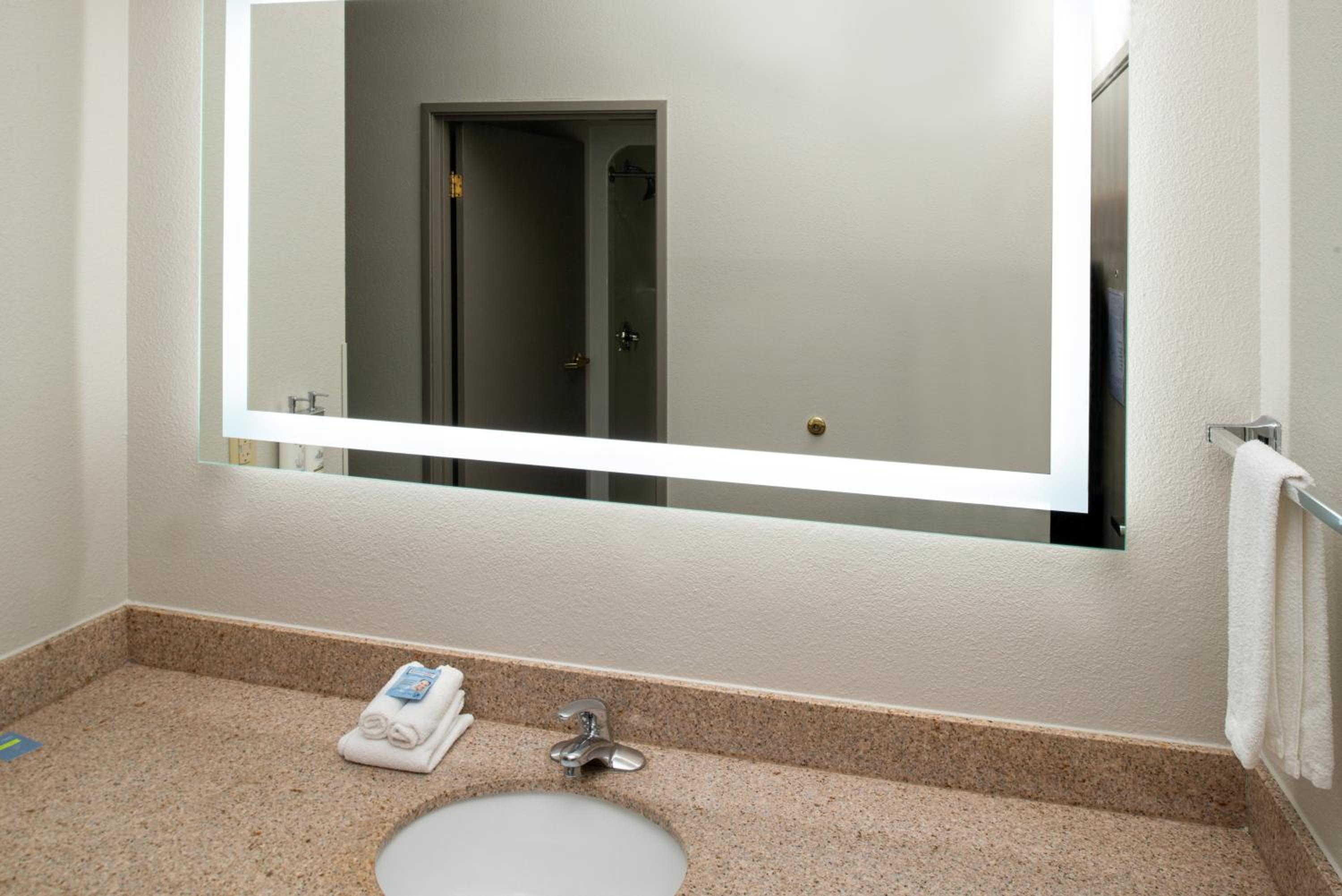 holiday inn express farmington bloomfield by ihg