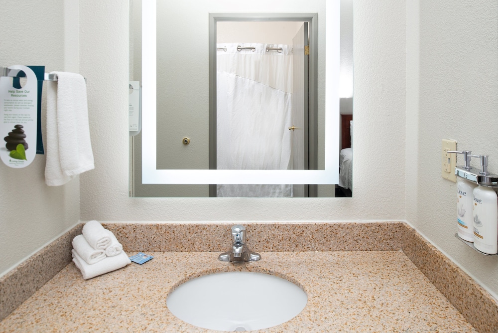 holiday inn express farmington bloomfield by ihg