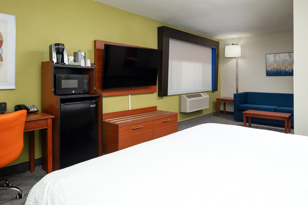 holiday inn express farmington bloomfield by ihg