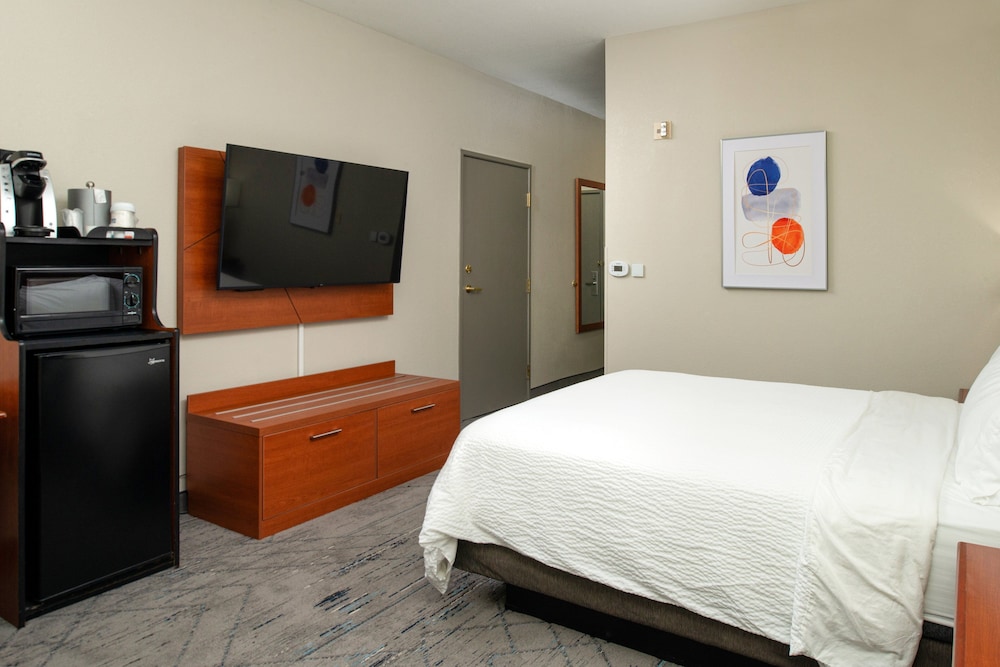holiday inn express farmington bloomfield by ihg