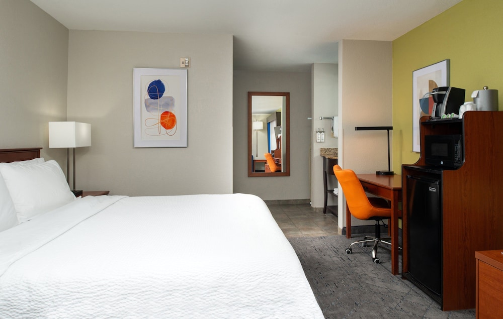 holiday inn express farmington bloomfield by ihg