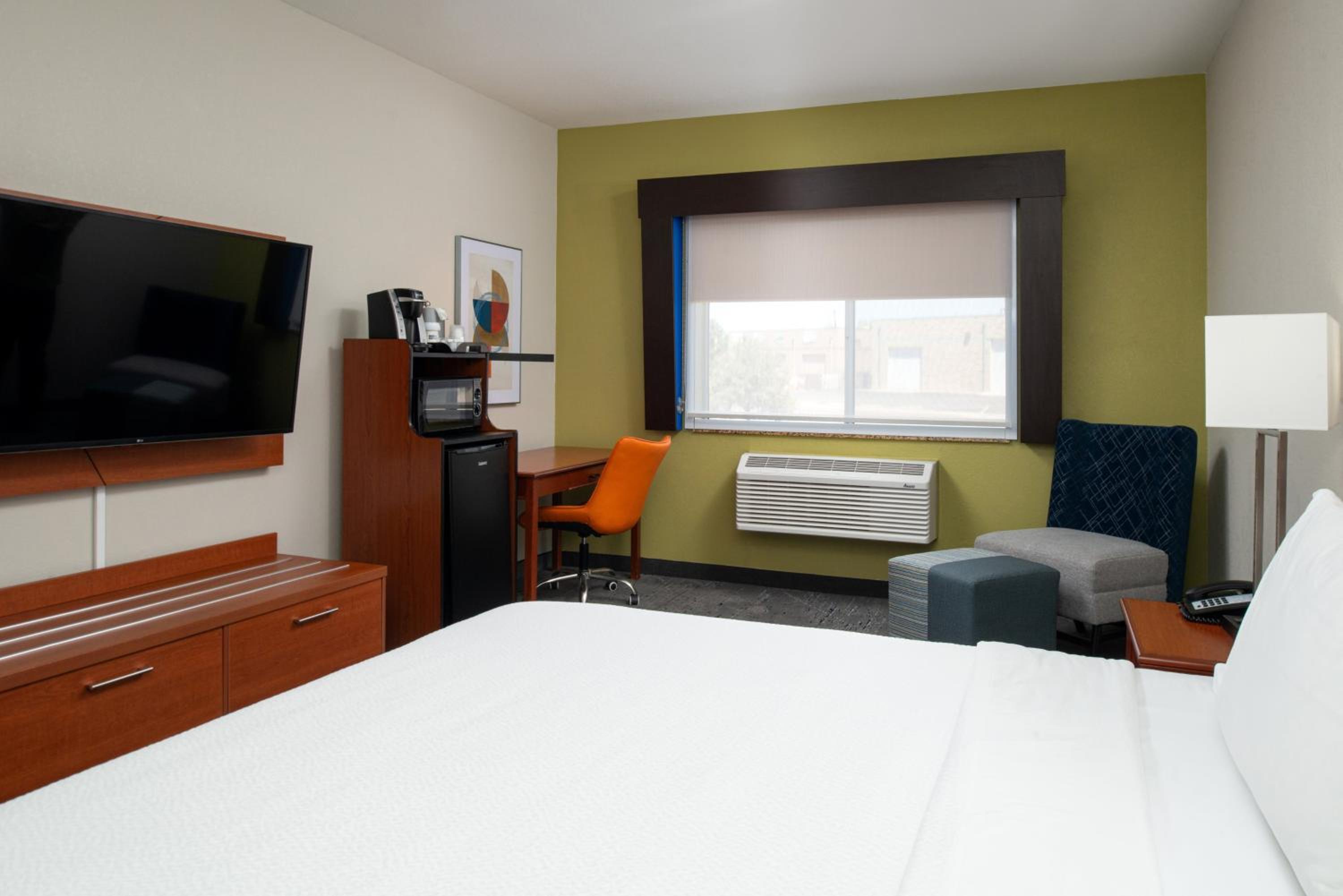 holiday inn express farmington bloomfield by ihg