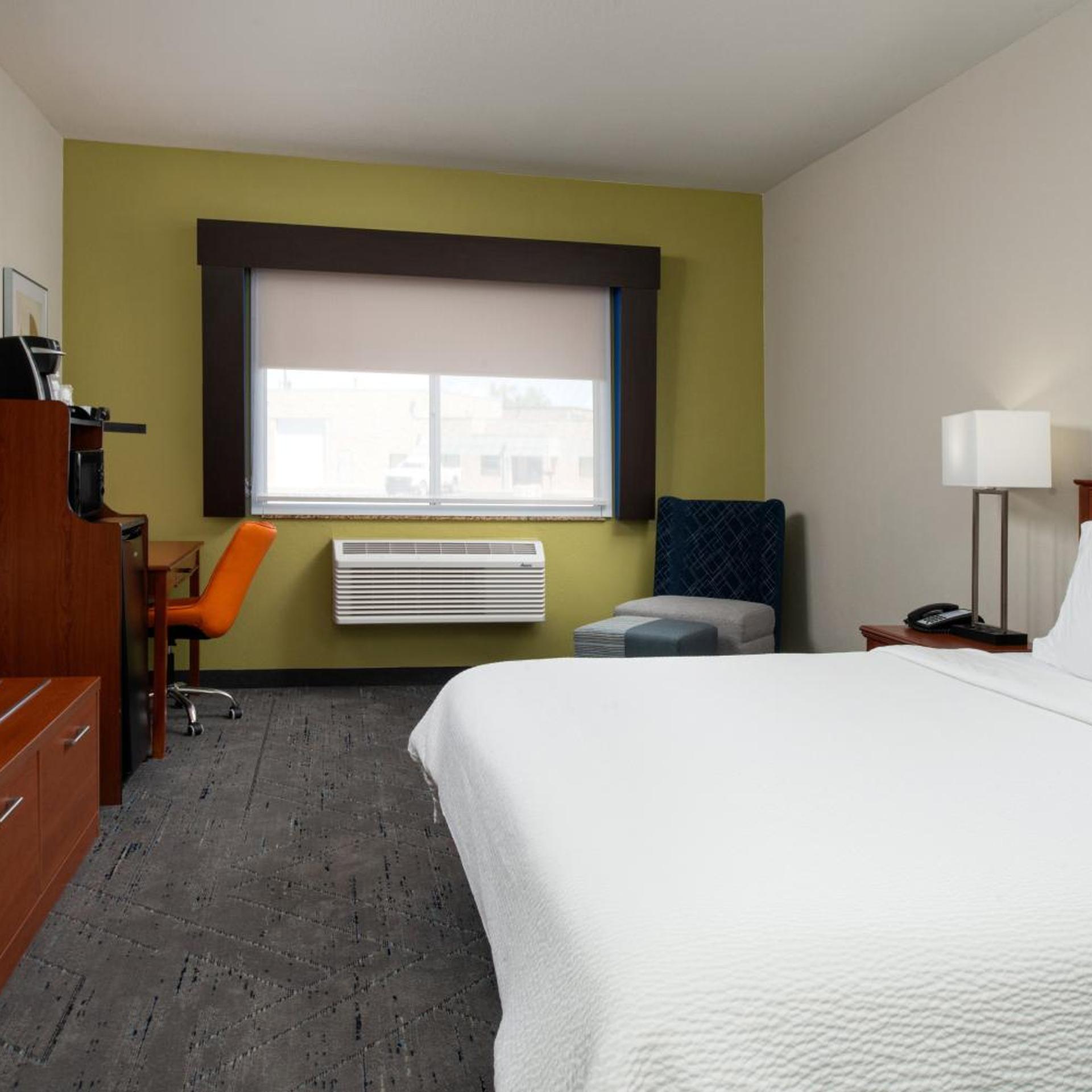holiday inn express farmington bloomfield by ihg