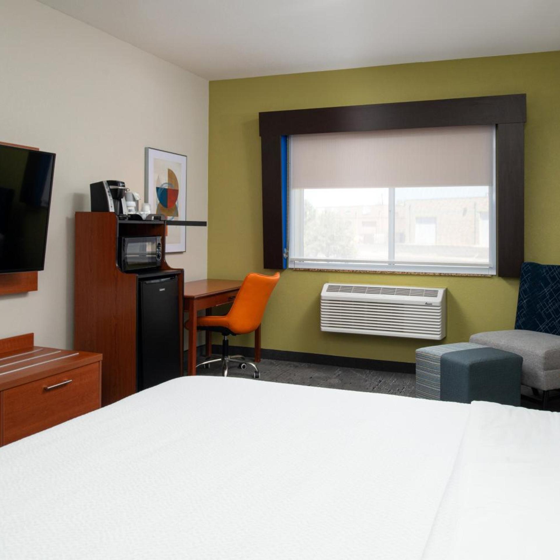 holiday inn express farmington bloomfield by ihg
