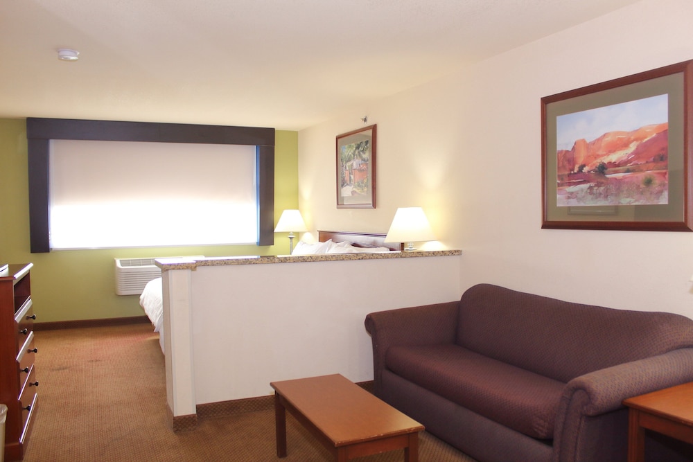 holiday inn express farmington bloomfield by ihg