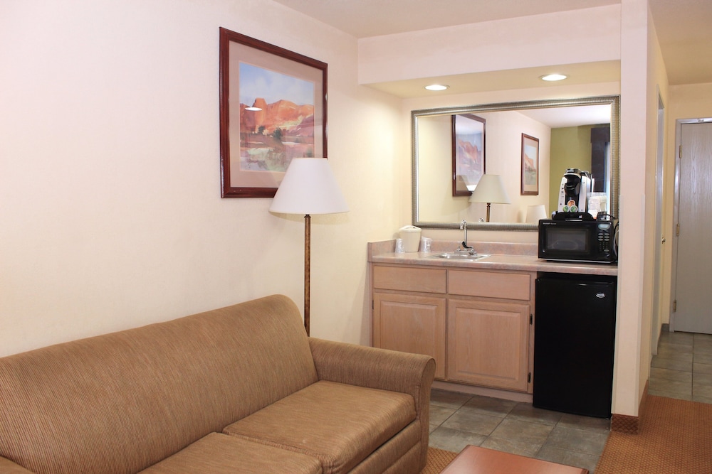 holiday inn express farmington bloomfield by ihg