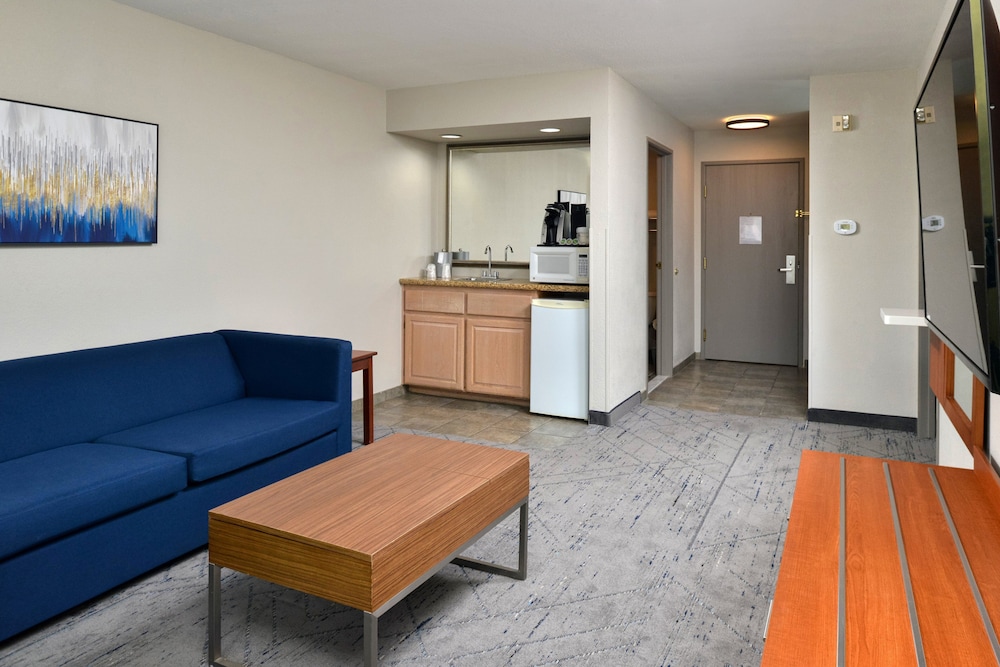 holiday inn express farmington bloomfield by ihg